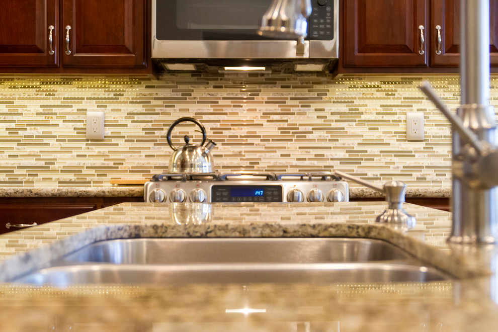 Home design - transitional home design idea in Phoenix