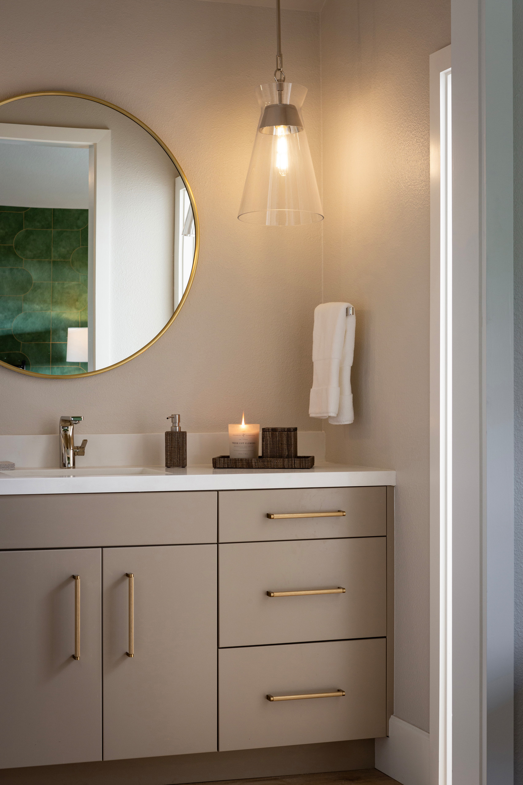 Confetti Modern Bath