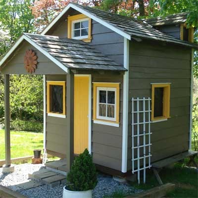 Design ideas for a small traditional detached garden shed in Philadelphia.