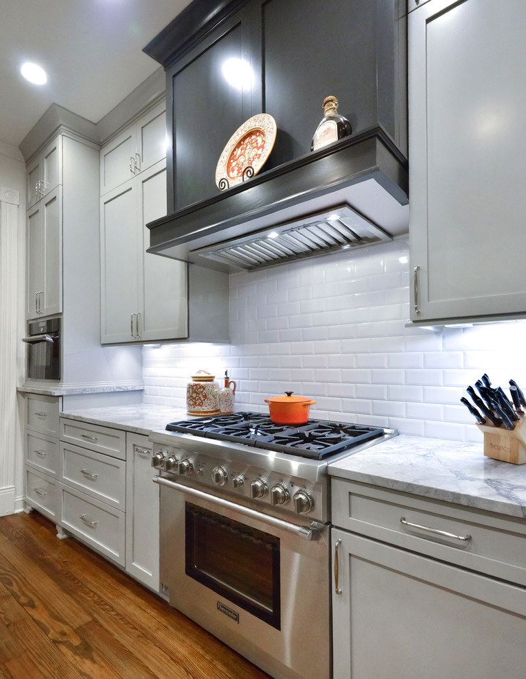 Design ideas for a traditional kitchen in Charleston.