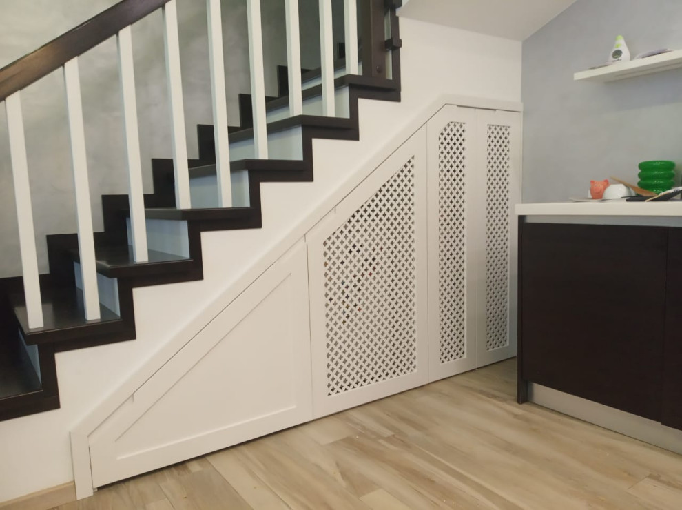 Готовый шкаф под лестницу