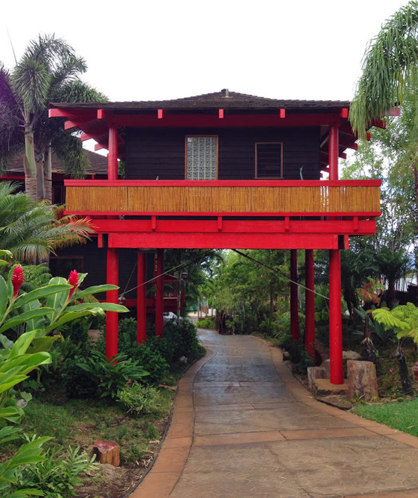 Design ideas for a mid-sized tropical detached garage in Hawaii.