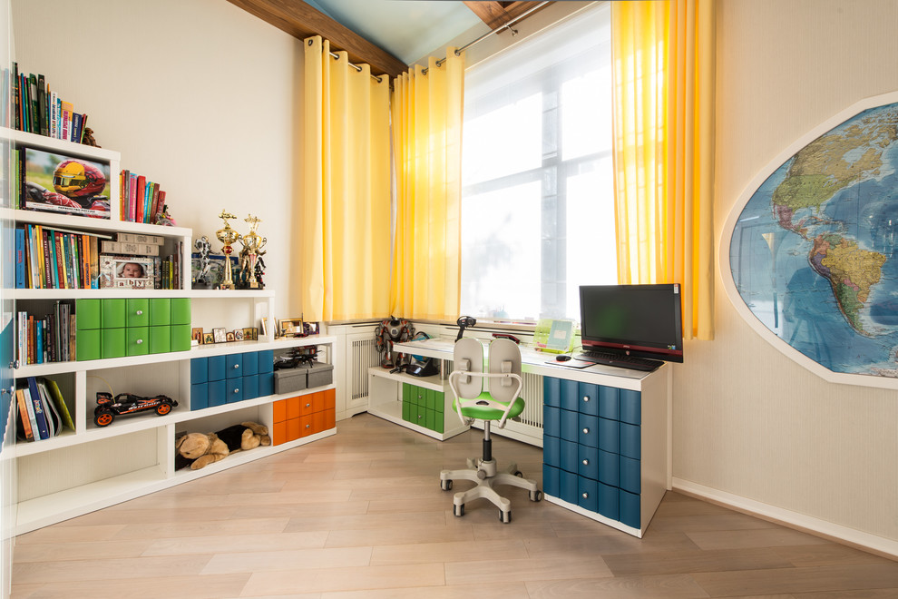 Письменный стол и мебель детской комнаты в стиле ар деко