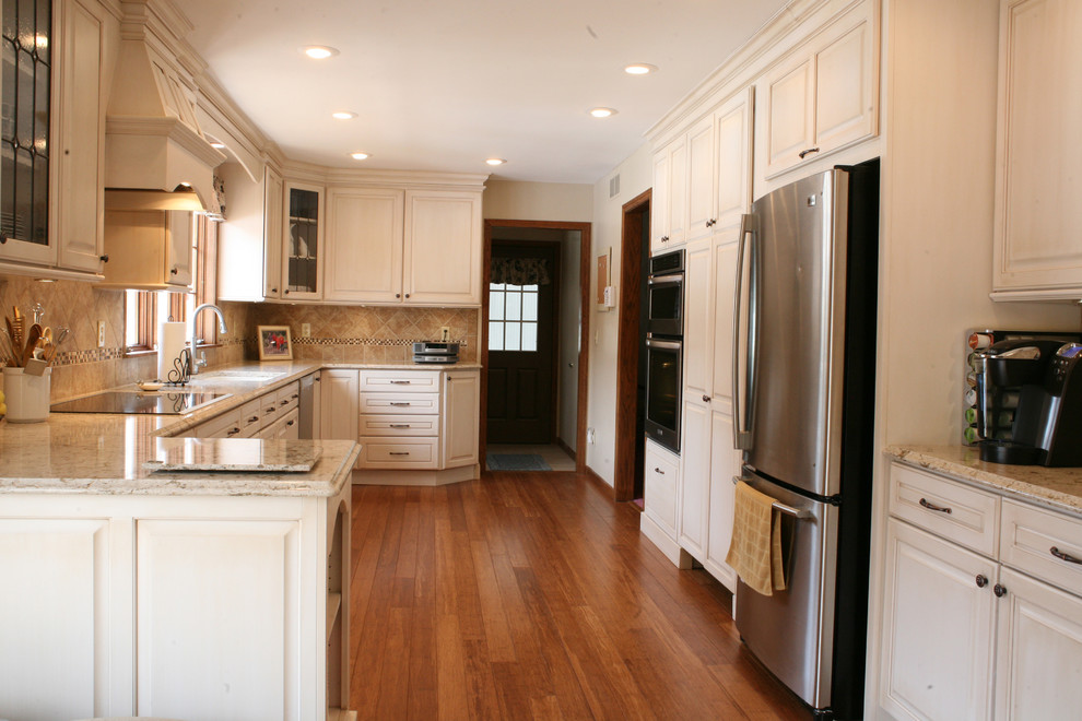 This is an example of a large traditional kitchen in Cleveland.