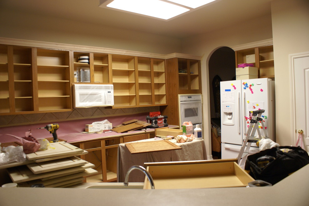Example of a transitional home design design in Austin