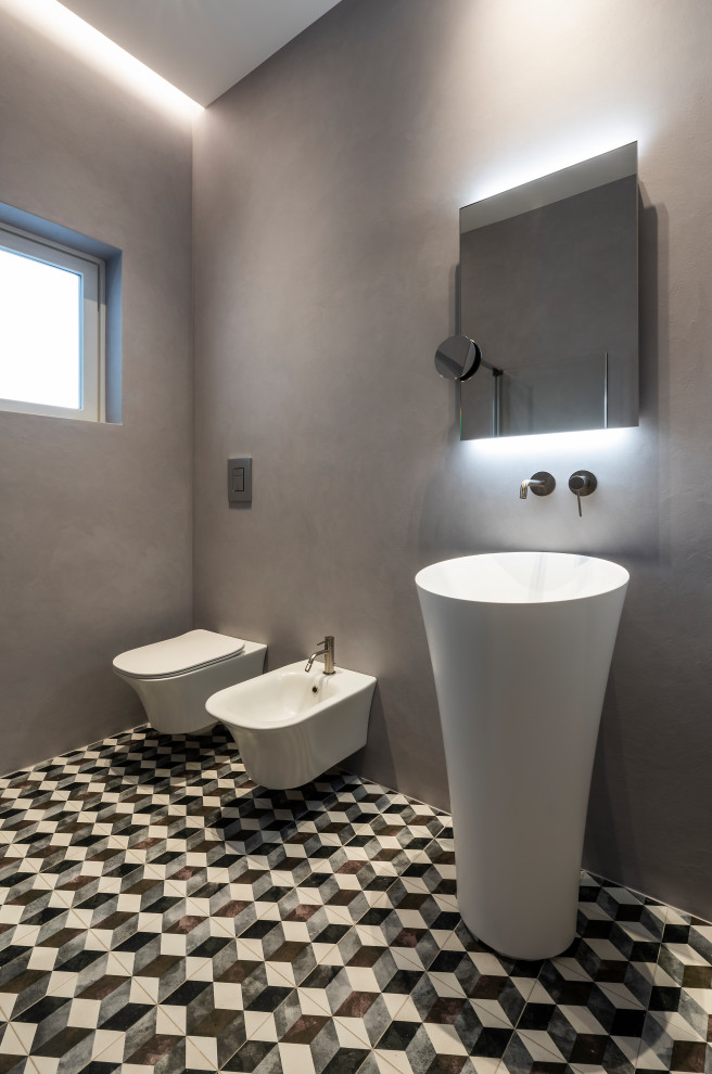 Bathroom - contemporary bathroom idea in Bari
