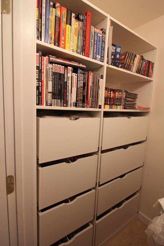 Example of a mid-sized transitional home design design in Richmond