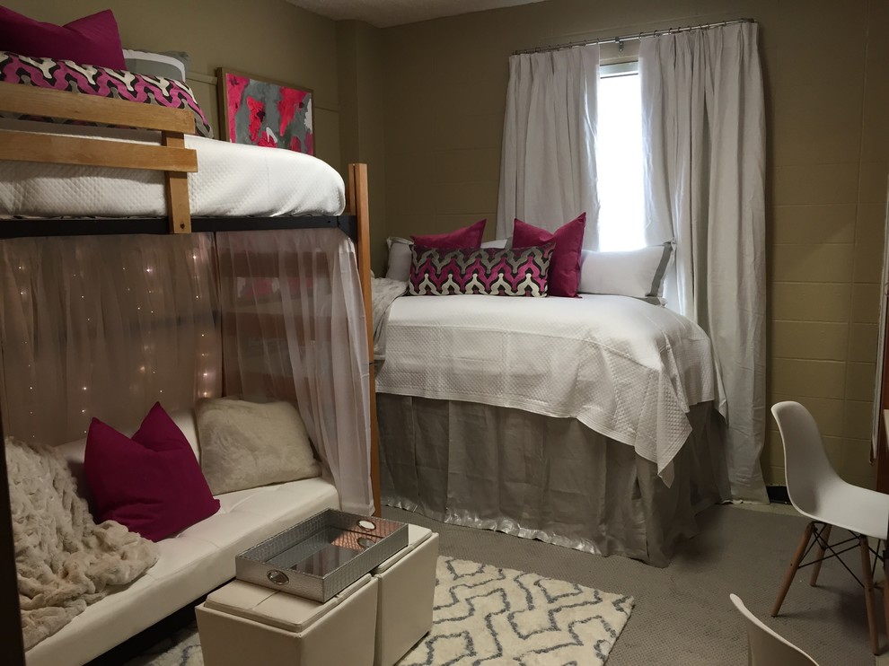 Example of a transitional home design design in Jackson