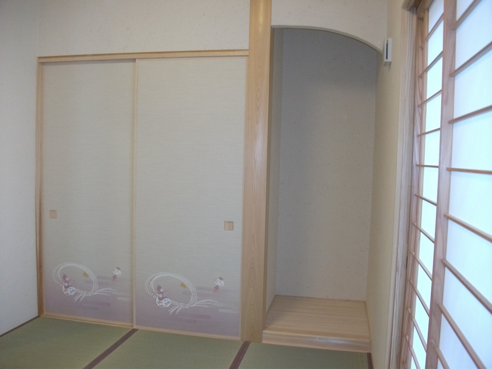 天然木に守られた家