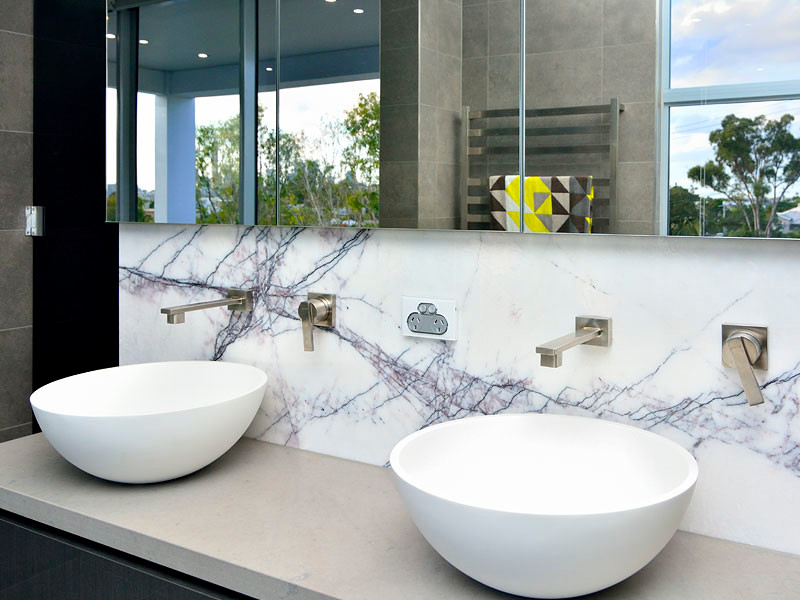 Ensuite Vanity Bench Top With New York Marble Splashbacks And