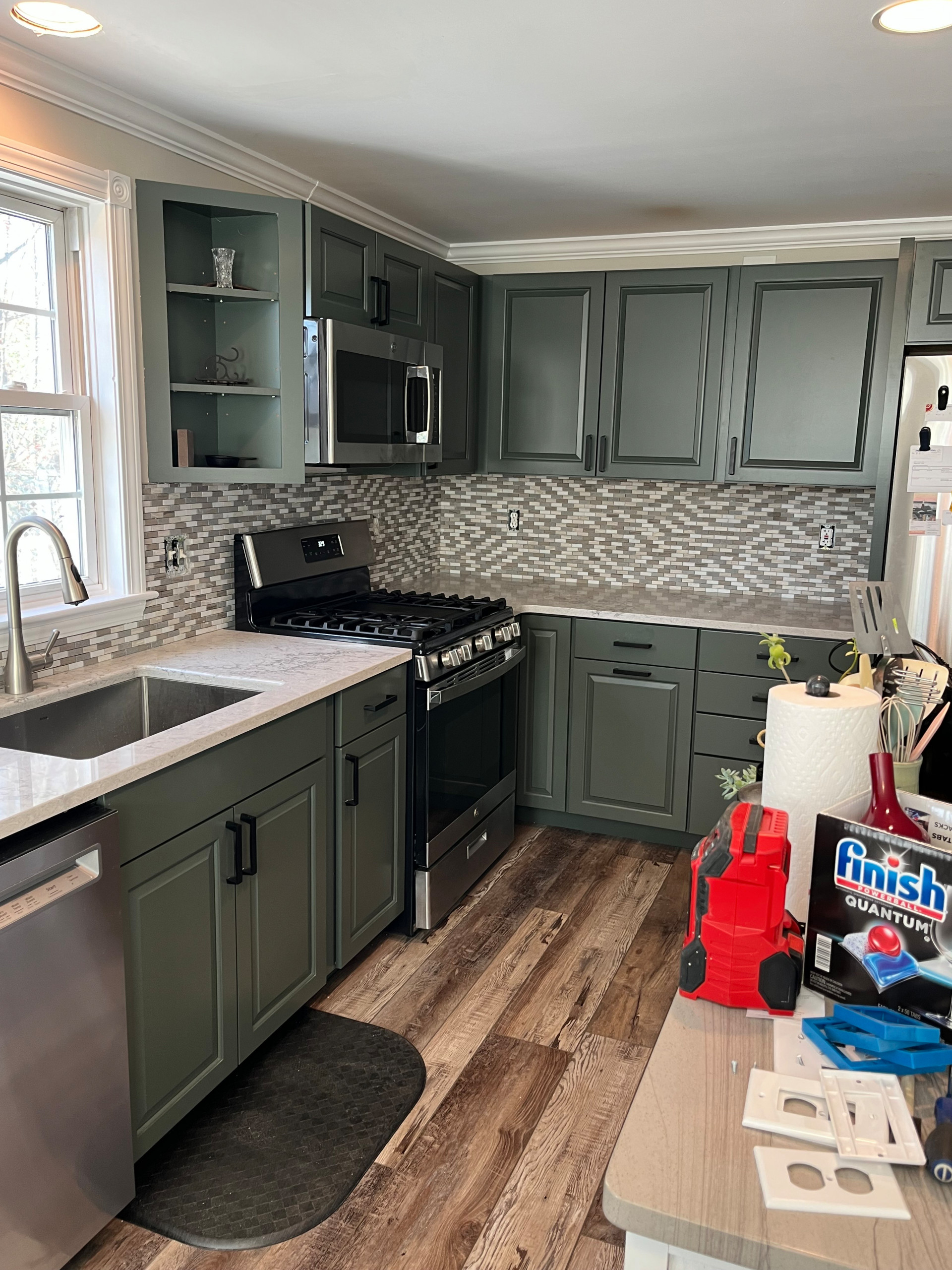 Transitional kitchen photo in Portland Maine