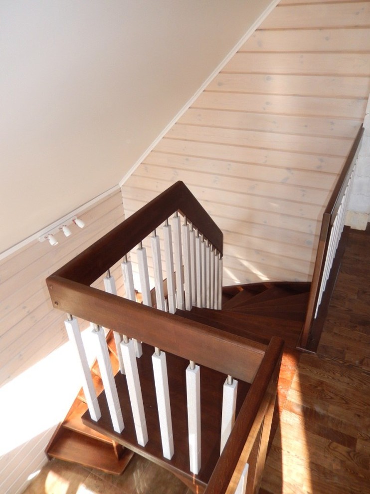 Лестница в деревянном доме