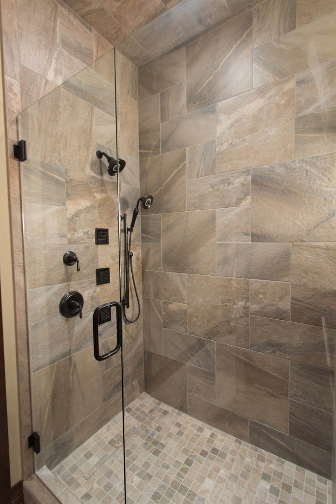 Photo of a transitional bathroom in Milwaukee.