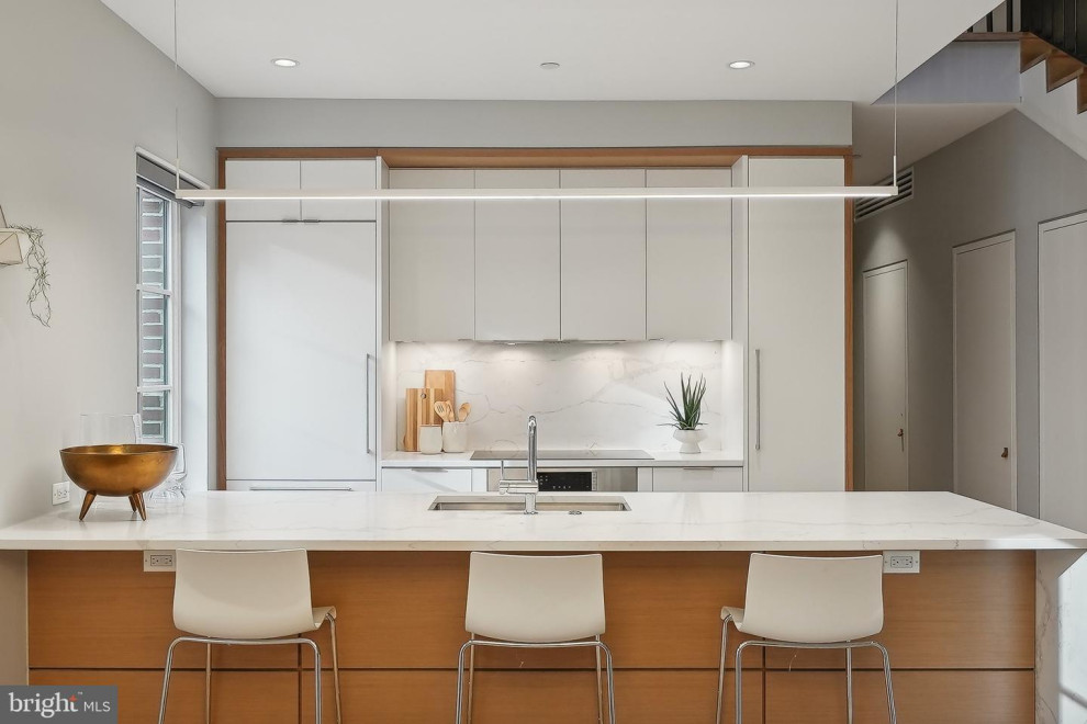 Inspiration for a contemporary kitchen remodel in DC Metro