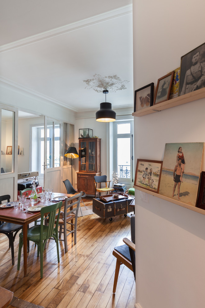 Cette photo montre une salle de séjour éclectique.