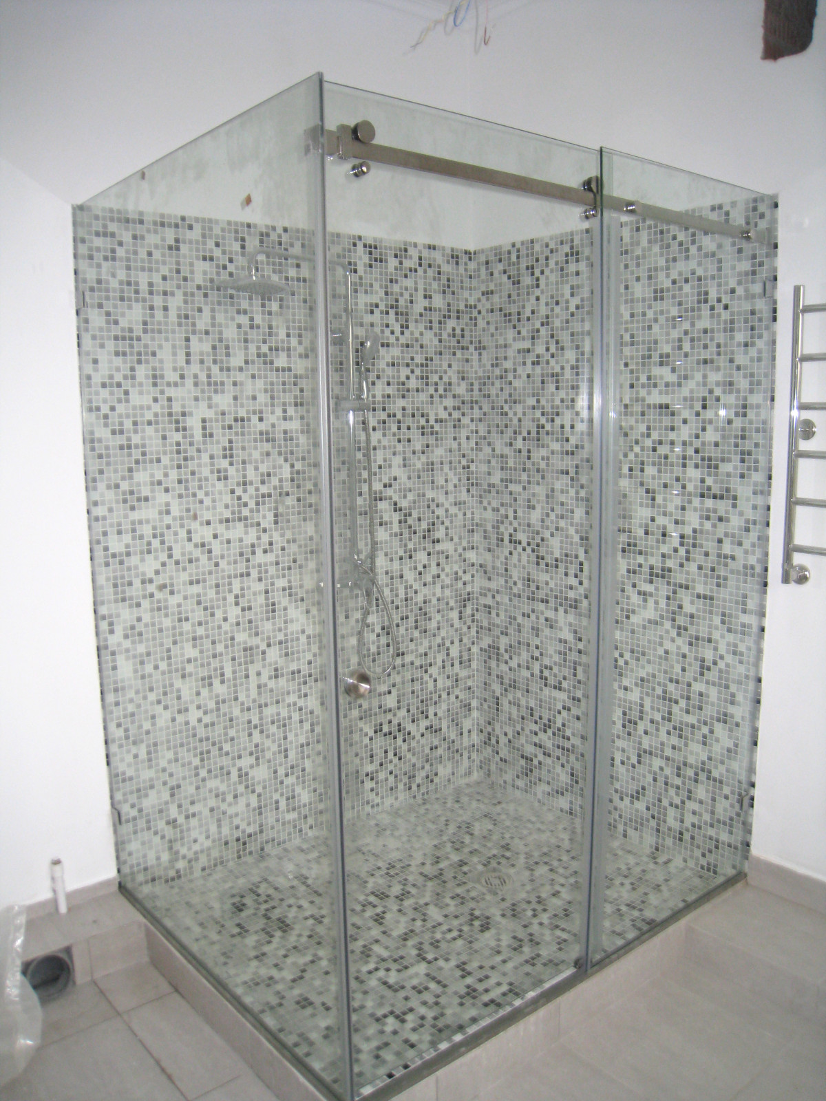 Душевые ограждения угловые