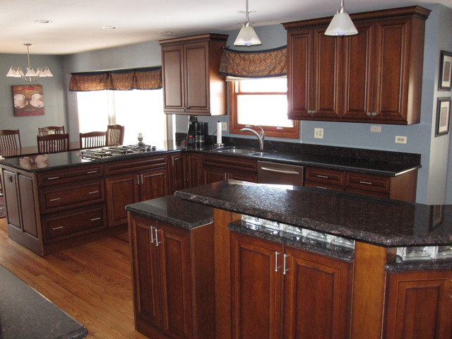 Lakeview Court, Naperville IL traditional-kitchen