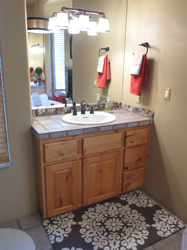 Transitional home design photo in Phoenix