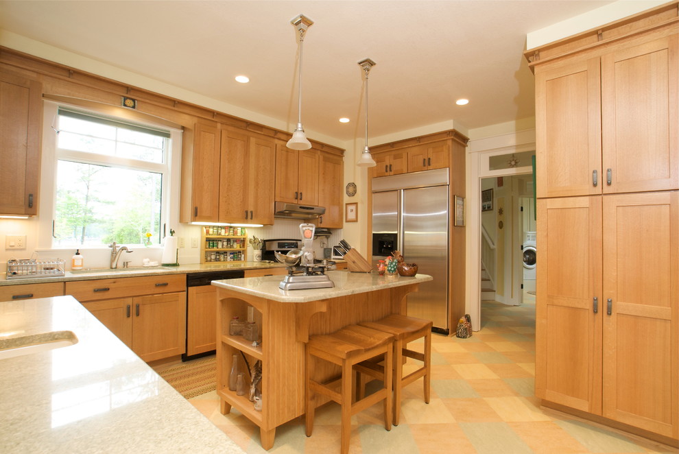 Williamsburg Arts & Craft Kitchen with  Qtr Sawn Oak