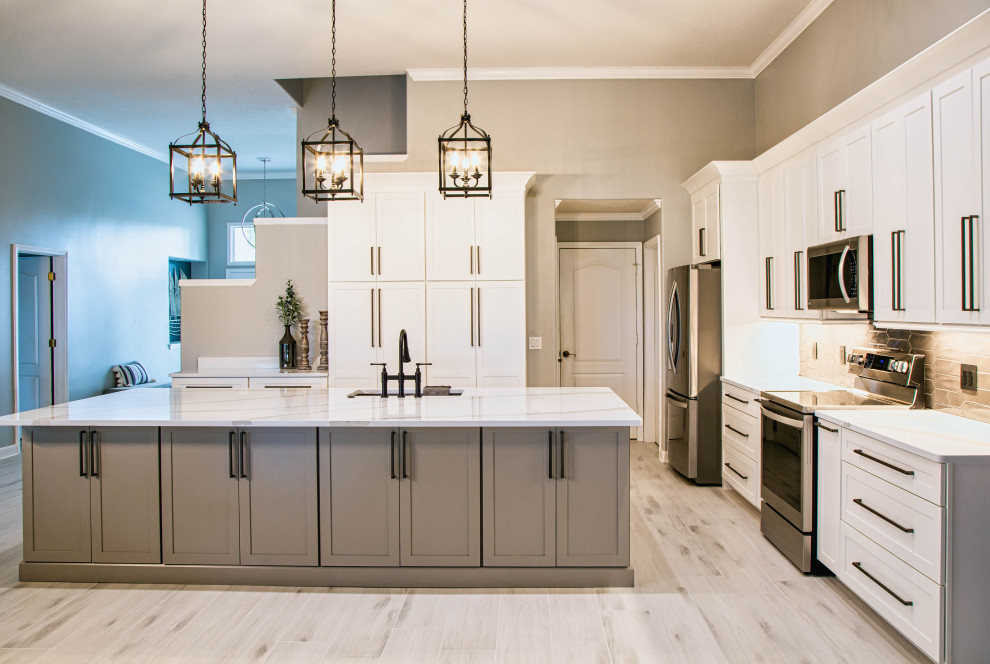 Kitchen - huge modern kitchen idea in Orlando