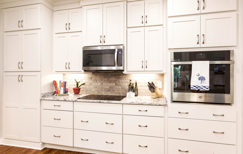 Kitchen - transitional kitchen idea