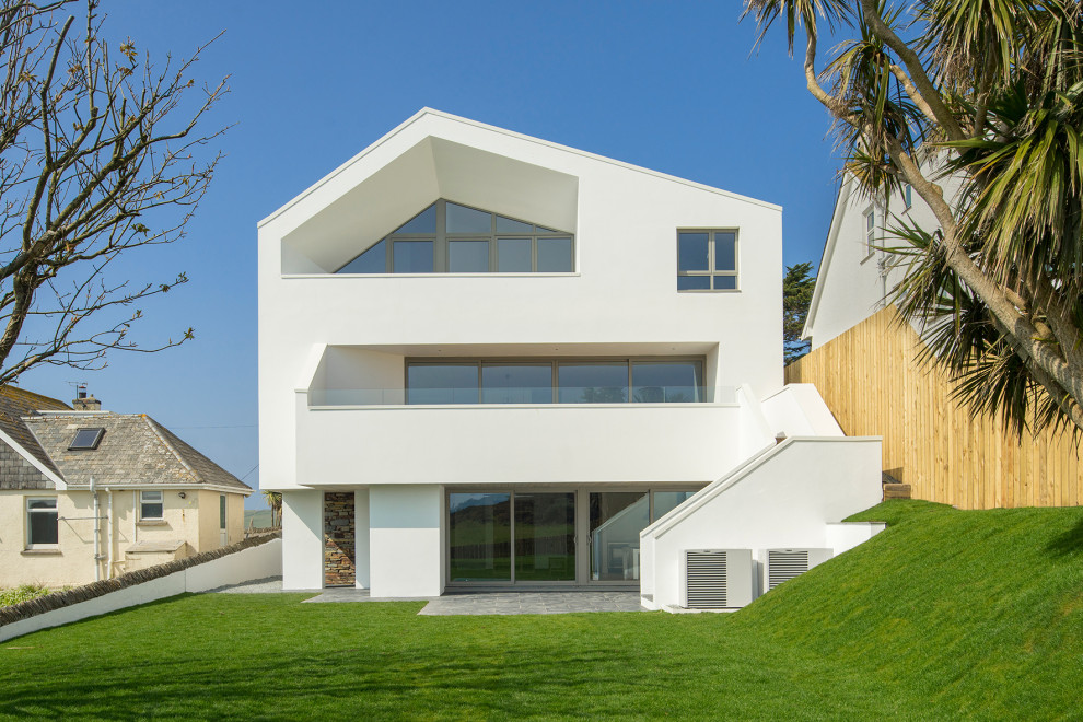 This is an example of a contemporary white exterior in Hertfordshire.