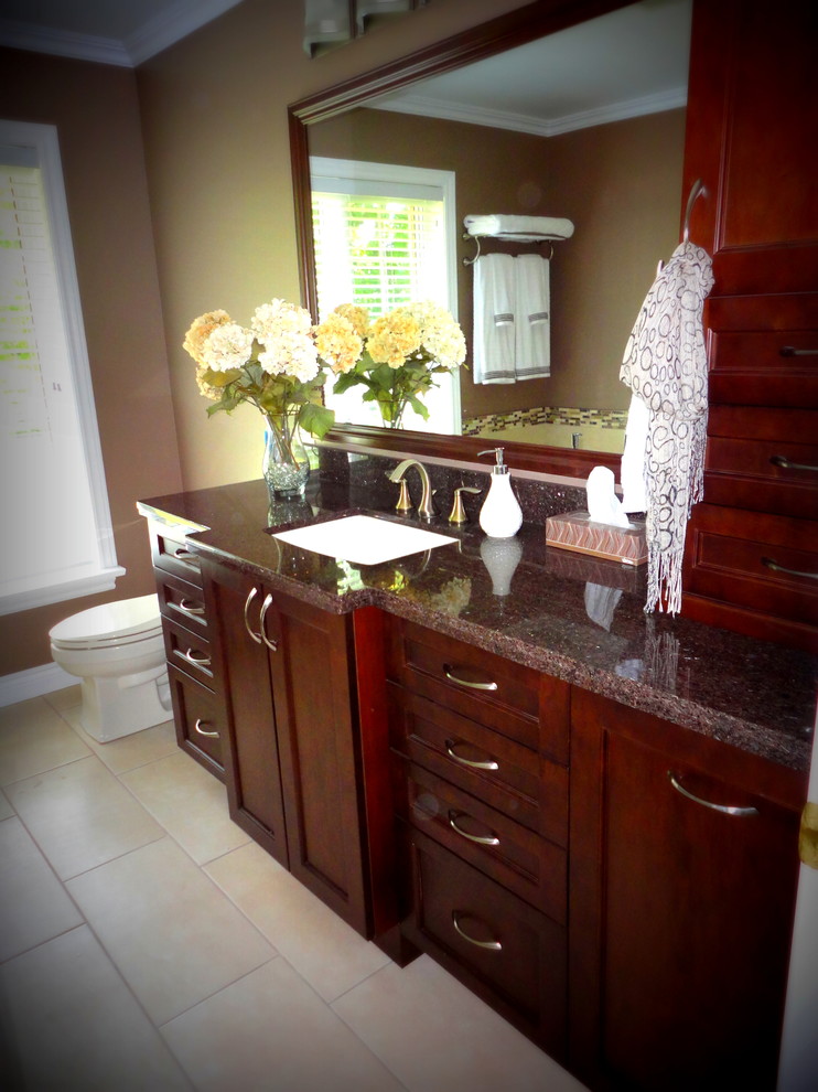 Inspiration for a transitional home design remodel in Toronto