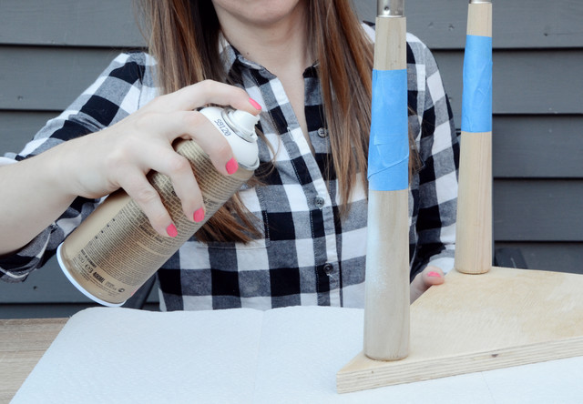 Easy DIY: Triangular Plant Stand 