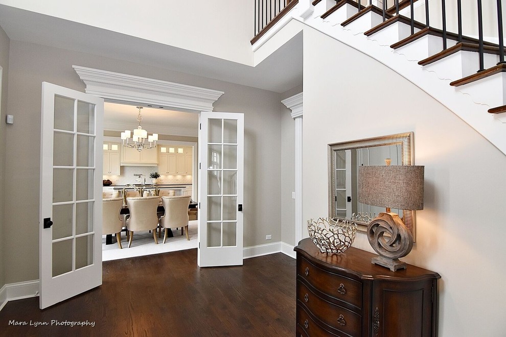 Entryway - transitional entryway idea in Chicago
