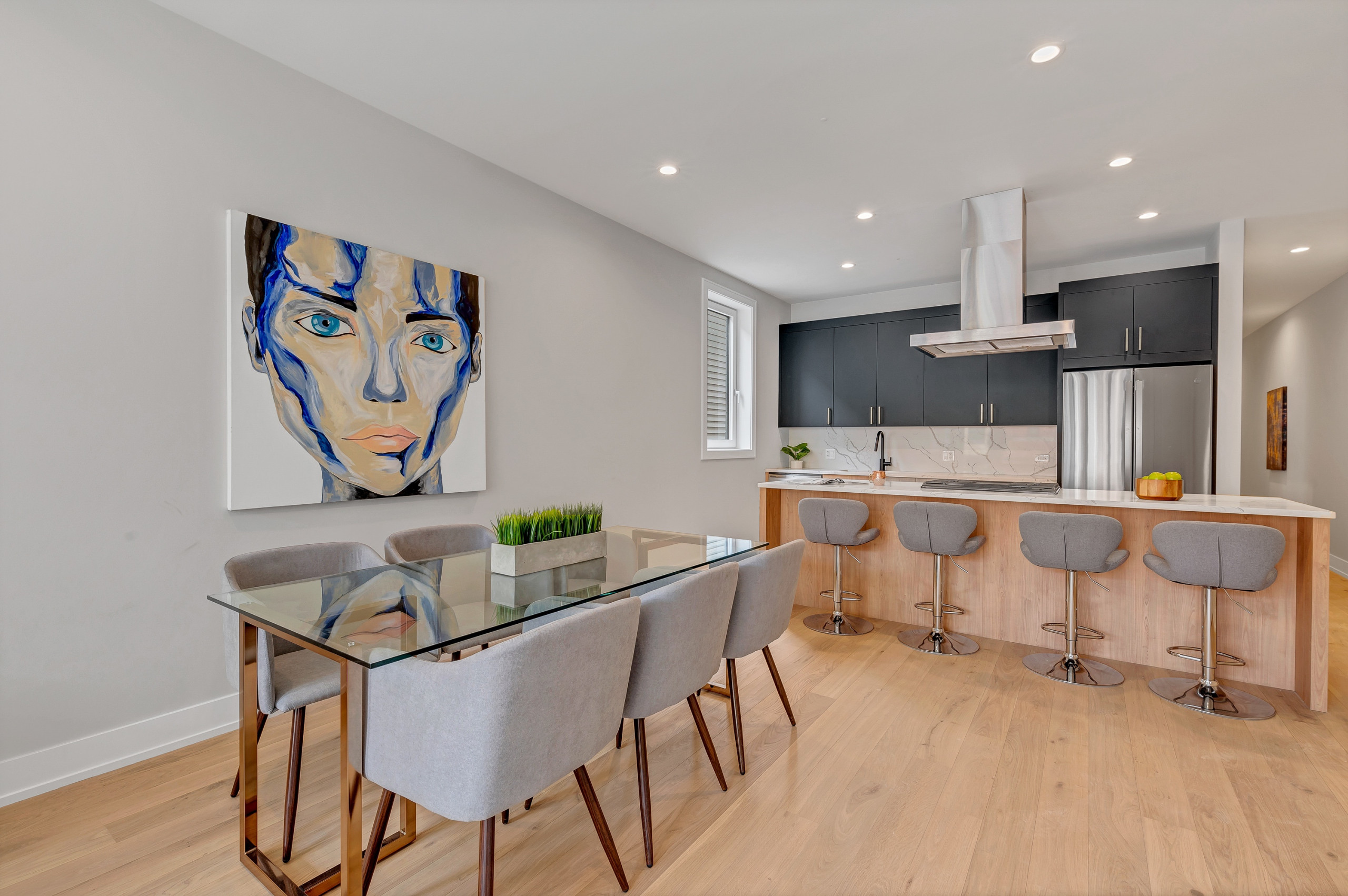 2341 w adams - unit 1e_005.jpg