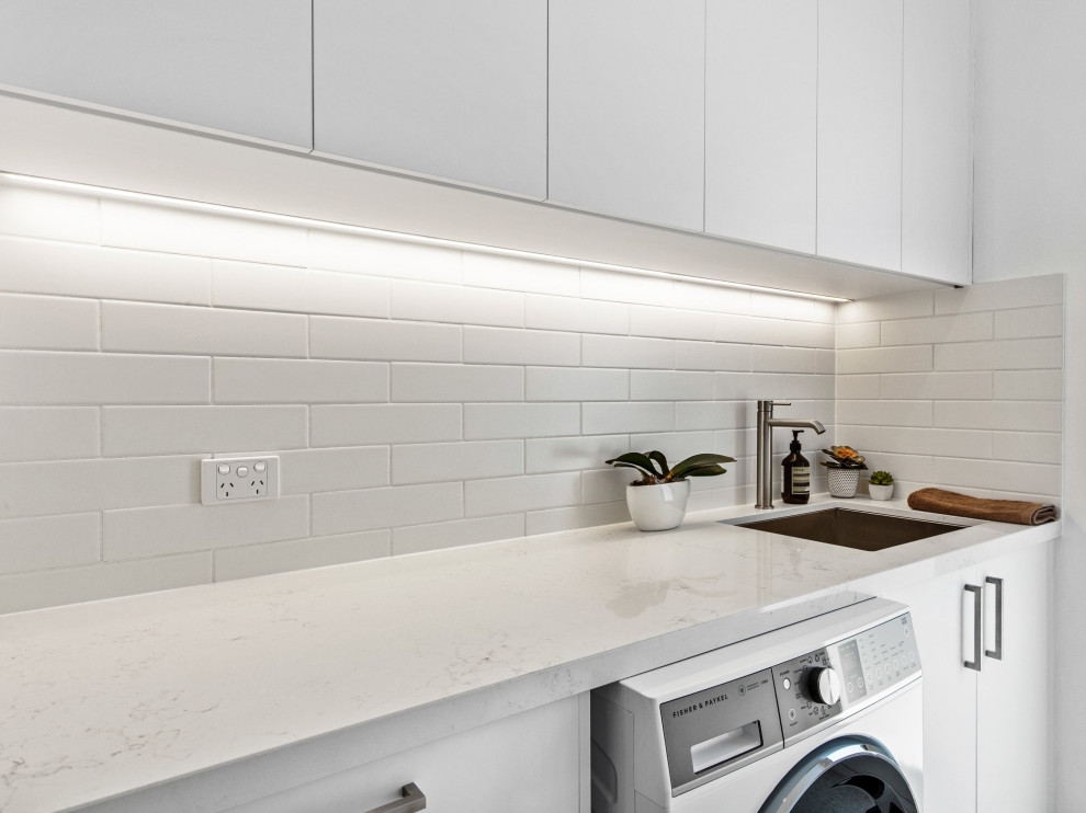 This is an example of a contemporary laundry room in Melbourne.
