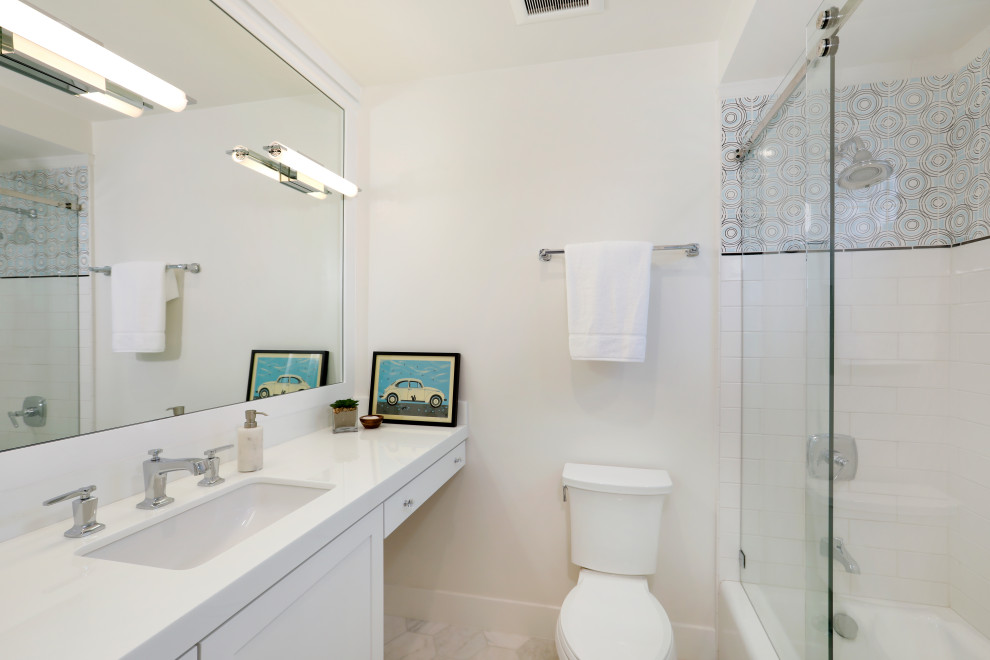 Inspiration for a transitional bathroom remodel in Orange County