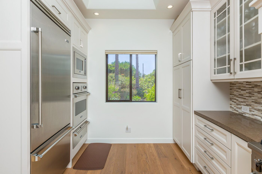 Example of a transitional home design design in Santa Barbara