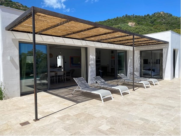 FAÇADE DE LA MAISON côté pièce de vie et chambre parentale