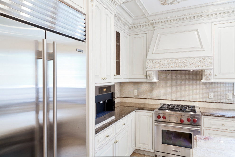Inspiration for a transitional kitchen remodel in New York
