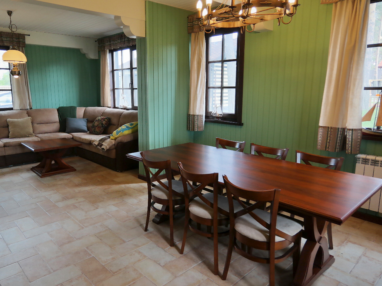 Создание и реализация интерьеров из дерева для дома и офиса на заказ.