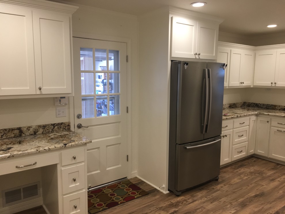 Transitional kitchen photo in Austin
