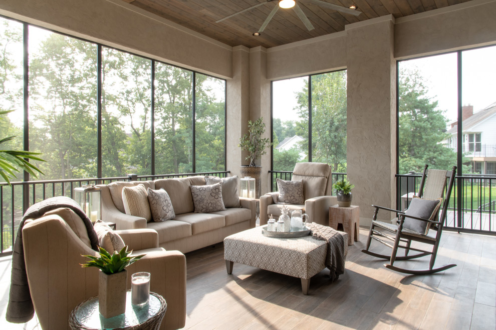 Design ideas for a traditional backyard screened-in verandah in St Louis.