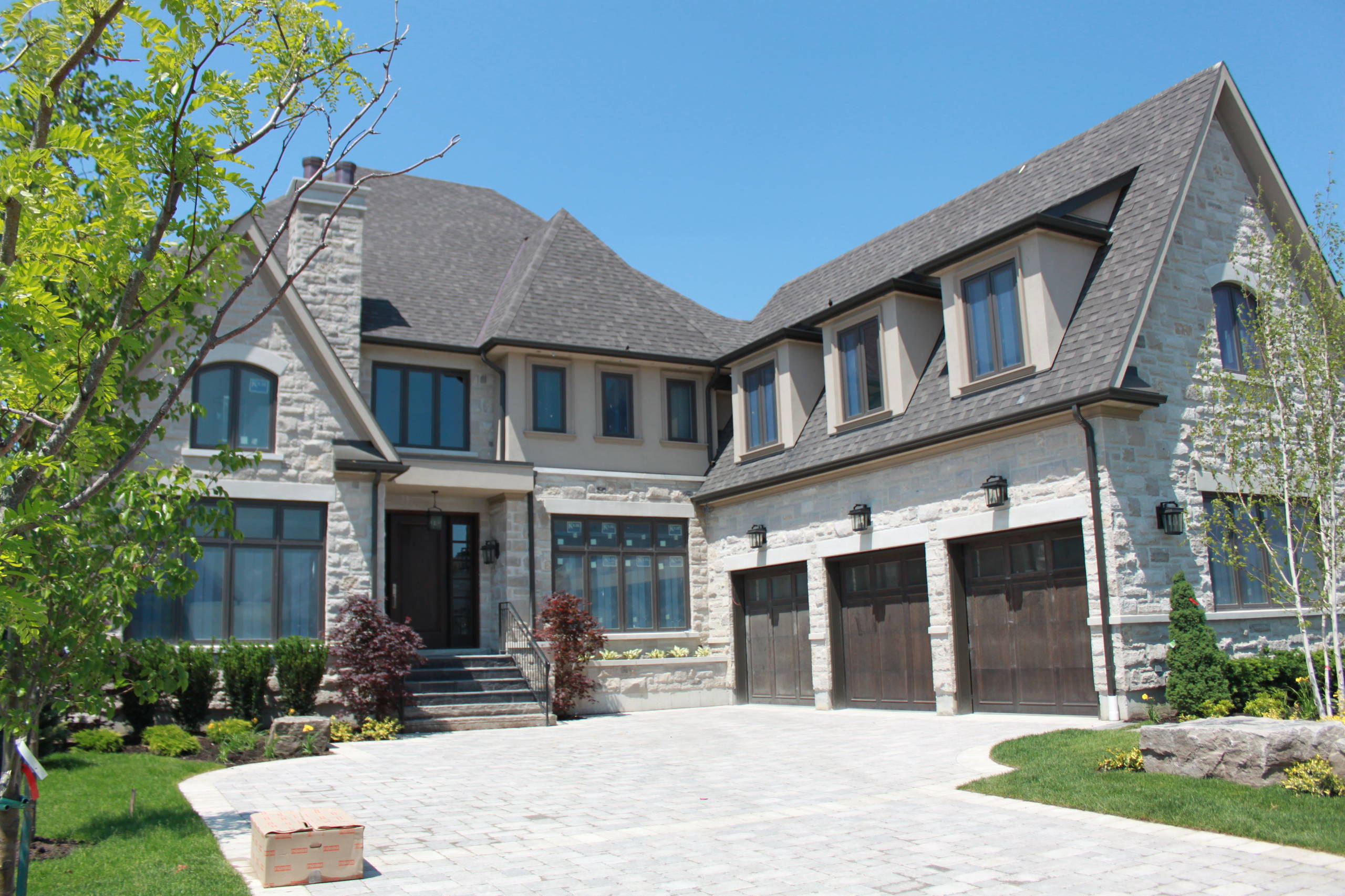 Kleinburg Contemporary + Classic