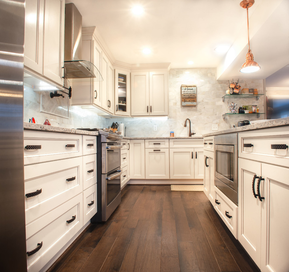 Example of a transitional kitchen design in DC Metro