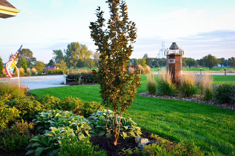 Photo of a rustic landscaping in Omaha.