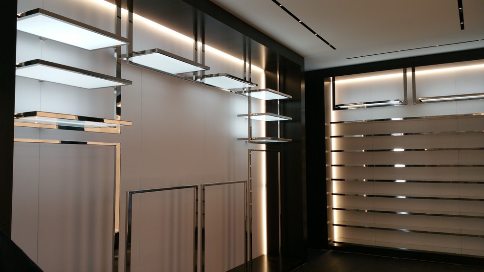 Example of a minimalist home design design in Toronto