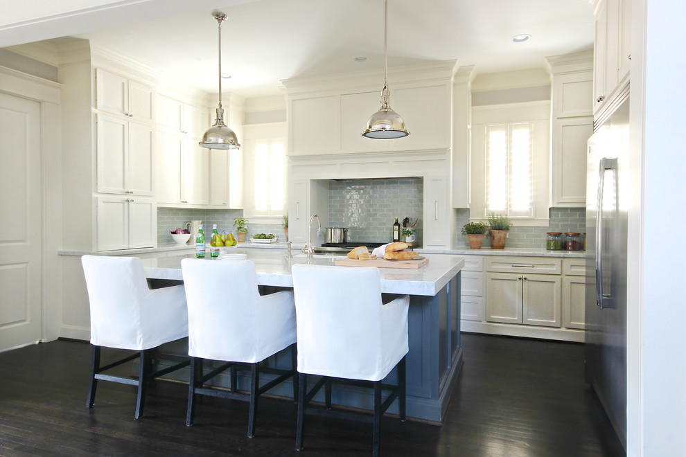 Kitchen - transitional kitchen idea in Houston