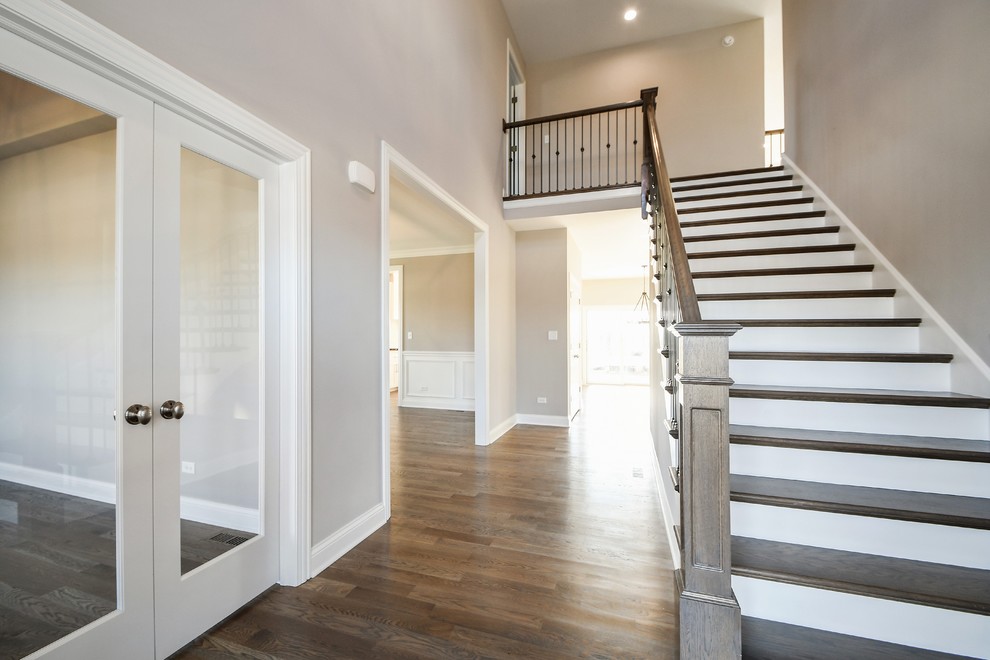 Entryway - transitional entryway idea in Chicago