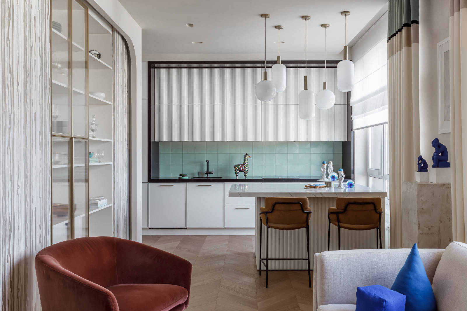 Дом с синими человечками