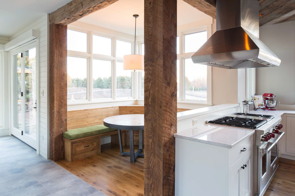 Inspiration for a country kitchen in Minneapolis.