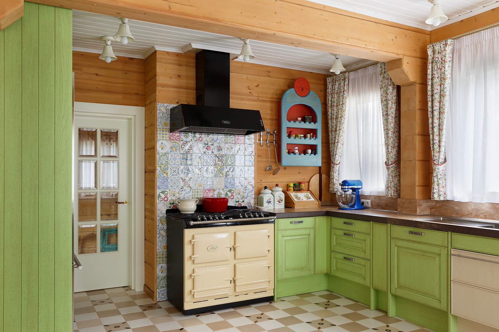 Гармоничный интерьер в традициях русского стиля.