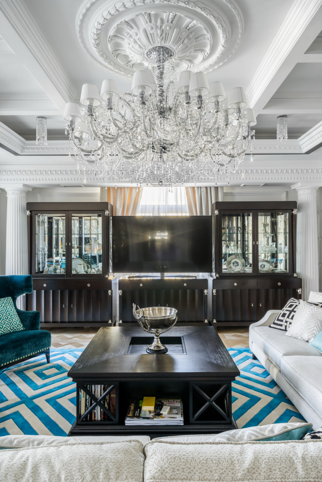 Интерьер квартиры в стиле современной классики с элементами Ар-Деко в Петербурге