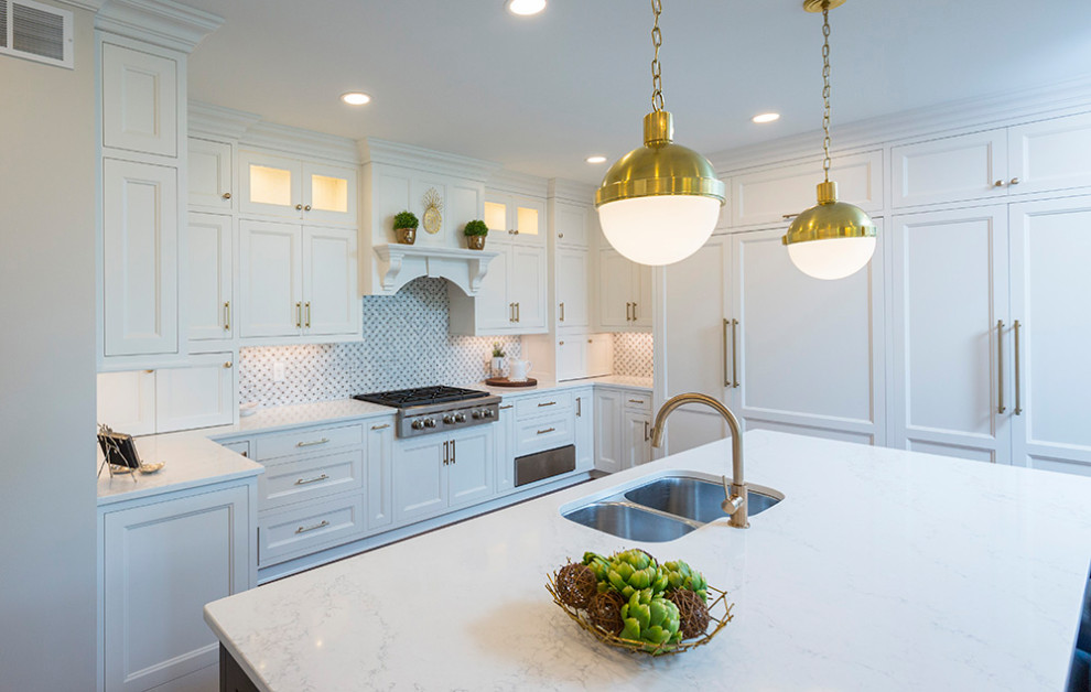Transitional kitchen photo in Cincinnati