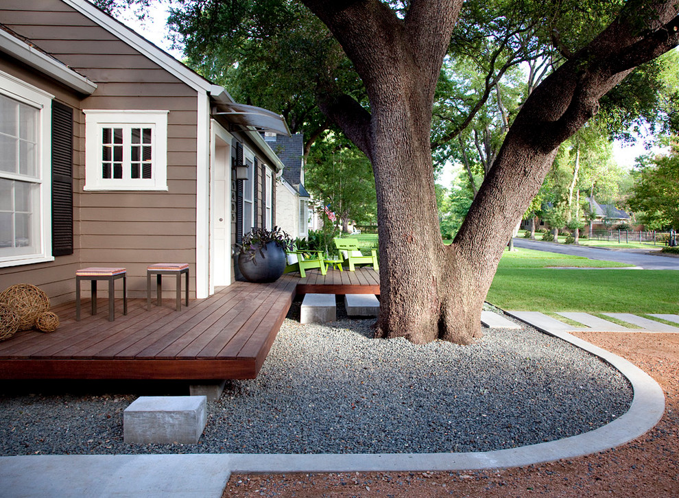 Mid-sized modern front yard verandah in Austin with decking.